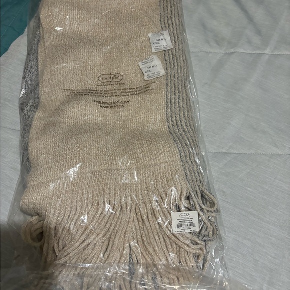 Mud pie poncho - Picture 6 of 8